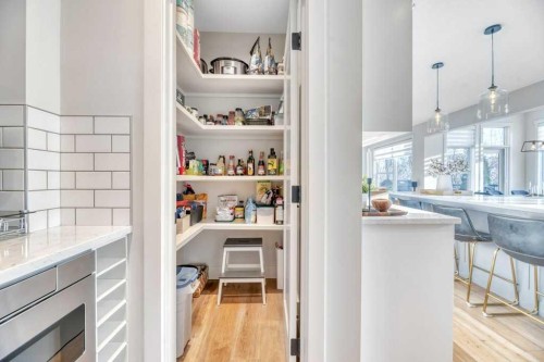 225 Discovery Ridge Way Sw, Calgary, AB - Indoor Photo Showing Kitchen