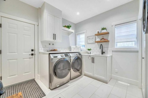 225 Discovery Ridge Way Sw, Calgary, AB - Indoor Photo Showing Laundry Room