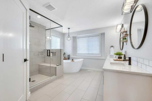 225 Discovery Ridge Way Sw, Calgary, AB - Indoor Photo Showing Bathroom