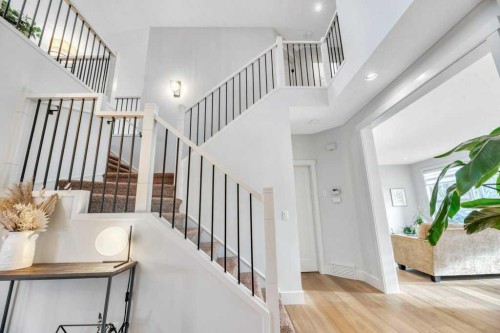 225 Discovery Ridge Way Sw, Calgary, AB - Indoor Photo Showing Other Room