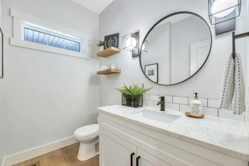 225 Discovery Ridge Way Sw, Calgary, AB - Indoor Photo Showing Bathroom