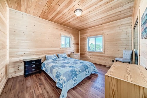 12 Destini Drive, White Sands, AB - Indoor Photo Showing Bedroom