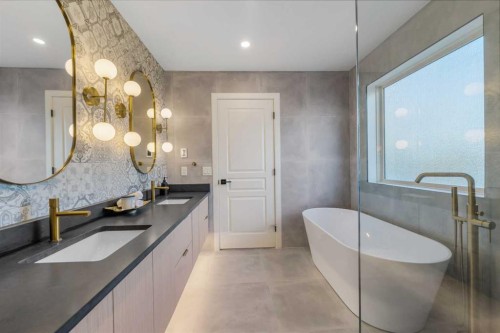 125 Discovery Place Sw, Calgary, AB - Indoor Photo Showing Bathroom