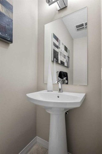 206 Mahogany Passage Se, Calgary, AB - Indoor Photo Showing Bathroom