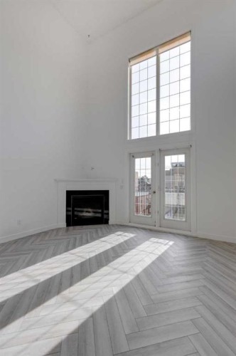 403-527 15 Avenue Sw, Calgary, AB - Indoor With Fireplace