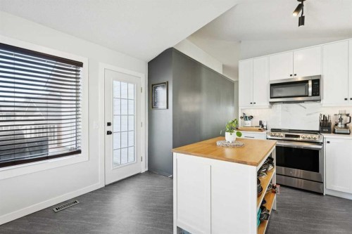 103 Hawkmount Green Nw, Calgary, AB - Indoor Photo Showing Kitchen