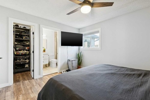 103 Hawkmount Green Nw, Calgary, AB - Indoor Photo Showing Bedroom