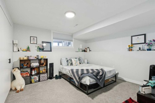 103 Hawkmount Green Nw, Calgary, AB - Indoor Photo Showing Bedroom