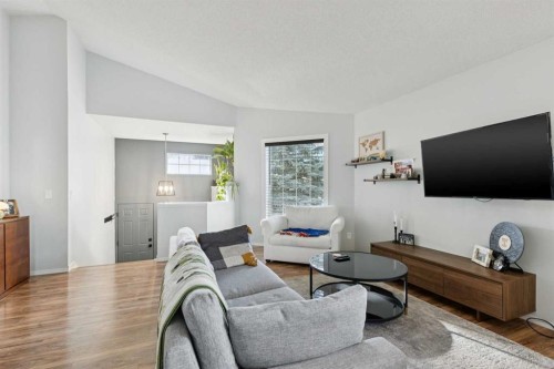 103 Hawkmount Green Nw, Calgary, AB - Indoor Photo Showing Living Room