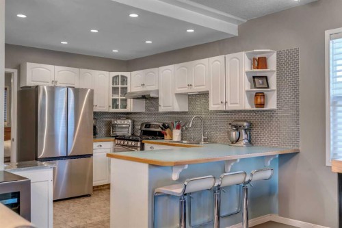 918 11 Avenue Se, Calgary, AB - Indoor Photo Showing Kitchen With Stainless Steel Kitchen