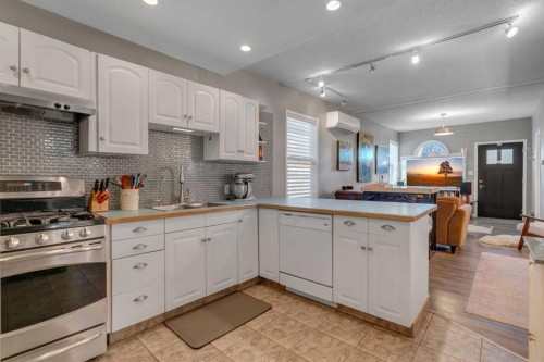 918 11 Avenue Se, Calgary, AB - Indoor Photo Showing Kitchen With Double Sink