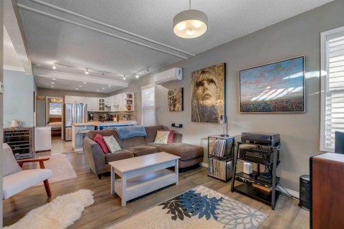918 11 Avenue Se, Calgary, AB - Indoor Photo Showing Living Room