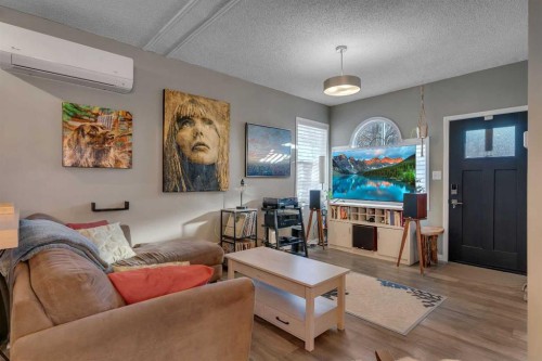 918 11 Avenue Se, Calgary, AB - Indoor Photo Showing Living Room