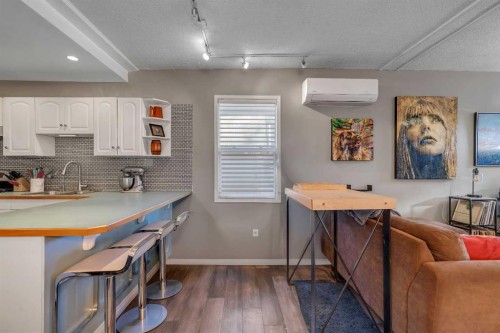 918 11 Avenue Se, Calgary, AB - Indoor