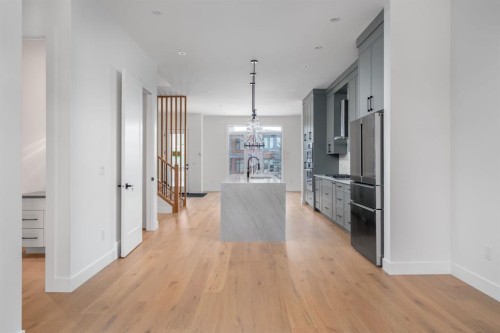 2227 36 Street Sw, Calgary, AB - Indoor