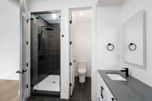 2227 36 Street Sw, Calgary, AB - Indoor Photo Showing Bathroom
