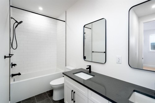 2227 36 Street Sw, Calgary, AB - Indoor Photo Showing Bathroom