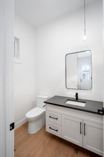 2227 36 Street Sw, Calgary, AB - Indoor Photo Showing Bathroom