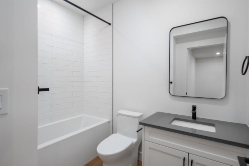 2227 36 Street Sw, Calgary, AB - Indoor Photo Showing Bathroom