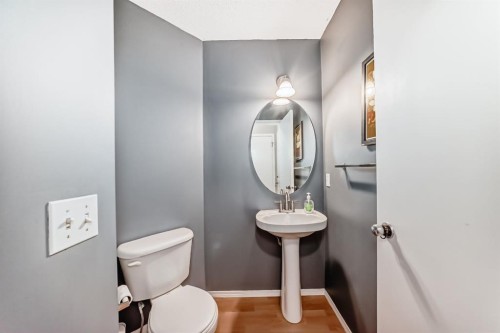 213 Prestwick Circle Se, Calgary, AB - Indoor Photo Showing Bathroom