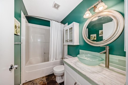 213 Prestwick Circle Se, Calgary, AB - Indoor Photo Showing Bathroom
