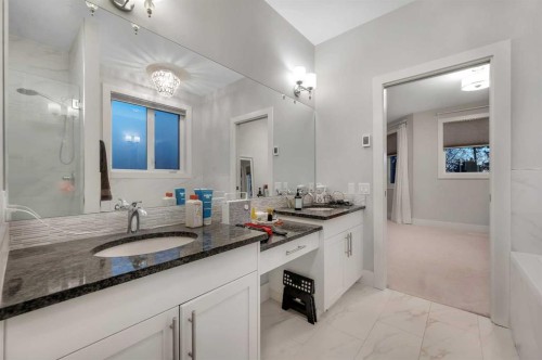 1708 23 Avenue Nw, Calgary, AB - Indoor Photo Showing Bathroom