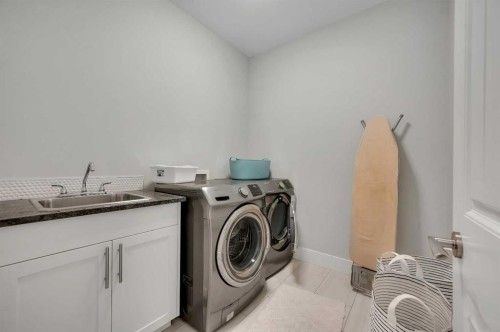 1708 23 Avenue Nw, Calgary, AB - Indoor Photo Showing Laundry Room