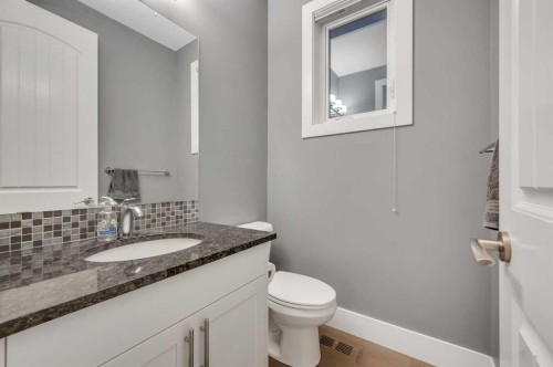 1708 23 Avenue Nw, Calgary, AB - Indoor Photo Showing Bathroom