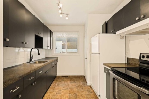 75 Galbraith Drive Sw, Calgary, AB - Indoor Photo Showing Kitchen