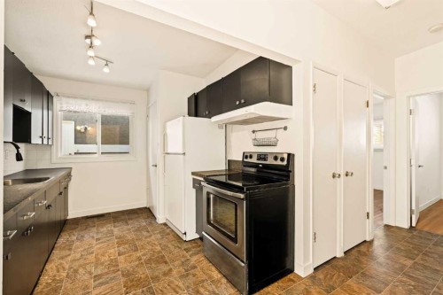 75 Galbraith Drive Sw, Calgary, AB - Indoor Photo Showing Kitchen