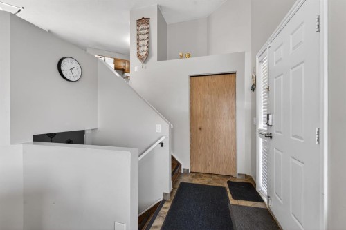 139 Castledale Way Ne, Calgary, AB - Indoor