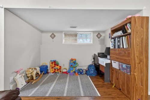 139 Castledale Way Ne, Calgary, AB - Indoor Photo Showing Other Room