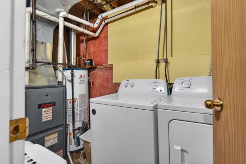 139 Castledale Way Ne, Calgary, AB - Indoor Photo Showing Laundry Room