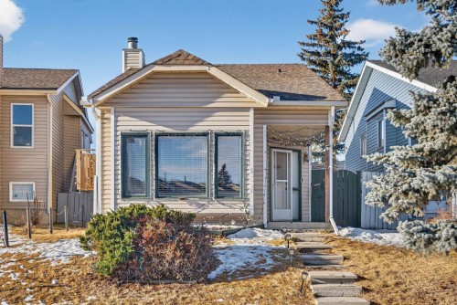 139 Castledale Way Ne, Calgary, AB - Outdoor With Facade
