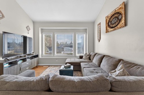 139 Castledale Way Ne, Calgary, AB - Indoor Photo Showing Living Room