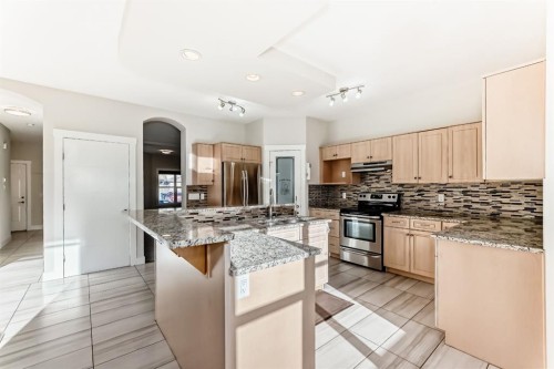 70 Martha'S Meadow Close Ne, Calgary, AB - Indoor Photo Showing Kitchen With Upgraded Kitchen