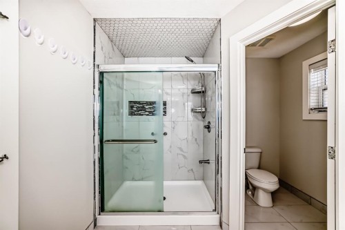 70 Martha'S Meadow Close Ne, Calgary, AB - Indoor Photo Showing Bathroom