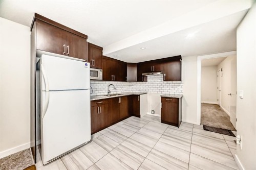 70 Martha'S Meadow Close Ne, Calgary, AB - Indoor Photo Showing Kitchen