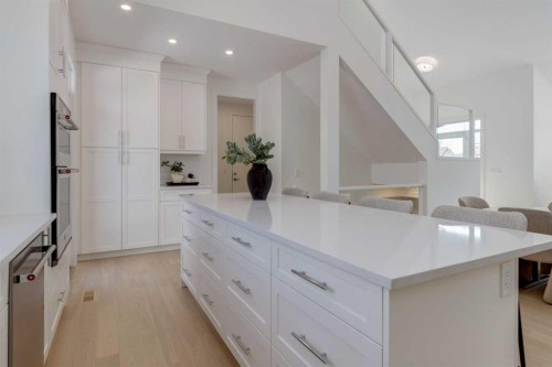 90 Treeline Gardens Sw, Calgary, AB - Indoor Photo Showing Kitchen