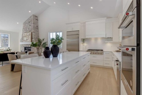 90 Treeline Gardens Sw, Calgary, AB - Indoor Photo Showing Kitchen With Upgraded Kitchen