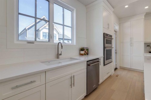 90 Treeline Gardens Sw, Calgary, AB - Indoor Photo Showing Kitchen