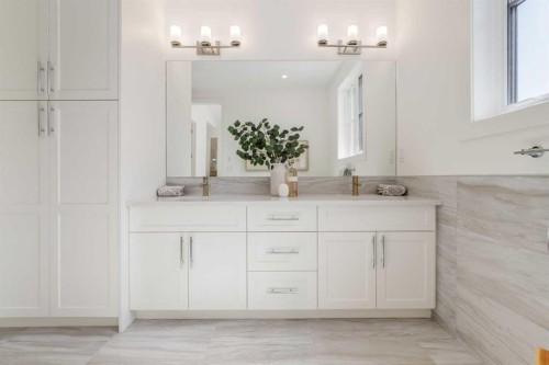 90 Treeline Gardens Sw, Calgary, AB - Indoor Photo Showing Bathroom