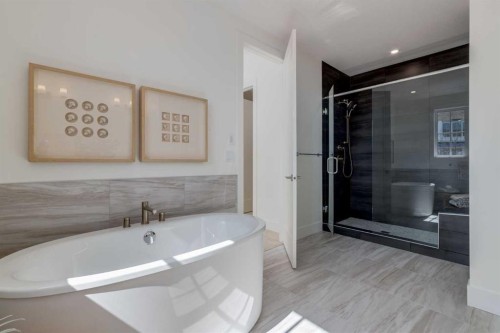 90 Treeline Gardens Sw, Calgary, AB - Indoor Photo Showing Bathroom