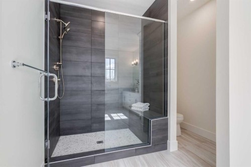 90 Treeline Gardens Sw, Calgary, AB - Indoor Photo Showing Bathroom