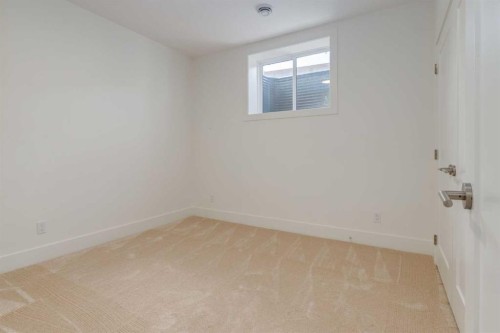 90 Treeline Gardens Sw, Calgary, AB - Indoor Photo Showing Other Room