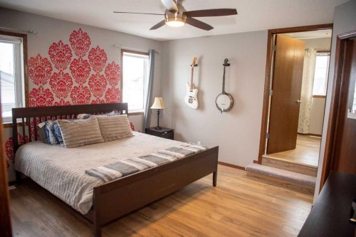 283 Highland Circle, Strathmore, AB - Indoor Photo Showing Bedroom