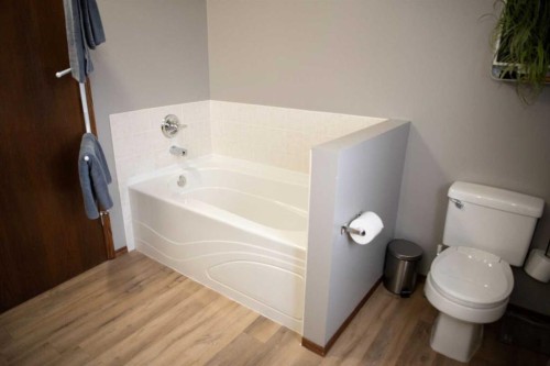 283 Highland Circle, Strathmore, AB - Indoor Photo Showing Bathroom