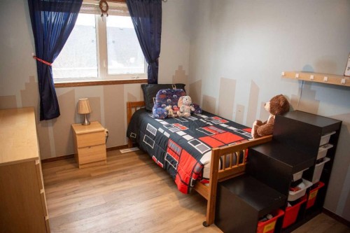 283 Highland Circle, Strathmore, AB - Indoor Photo Showing Bedroom