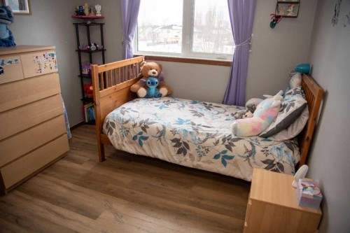 283 Highland Circle, Strathmore, AB - Indoor Photo Showing Bedroom