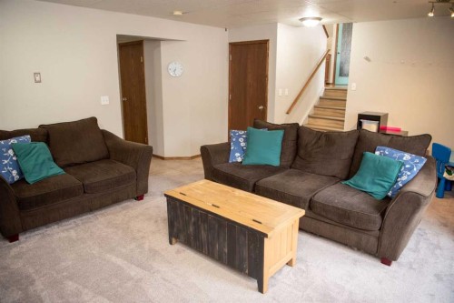 283 Highland Circle, Strathmore, AB - Indoor Photo Showing Living Room